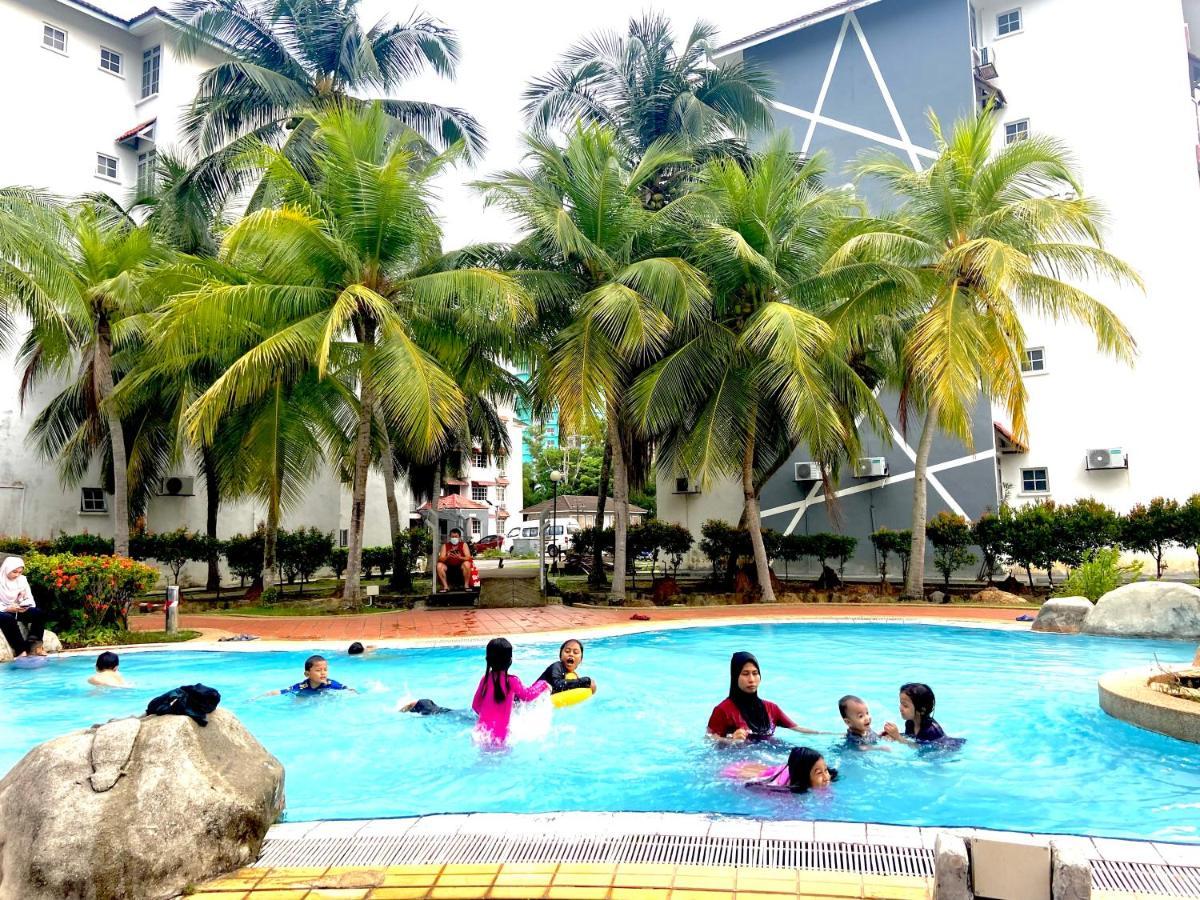 Smilez Homestay H102 & A306 At Pd Perdana Kondo Resort Port Dickson Kültér fotó